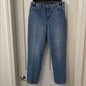Gloria Vanderbilt Amanda Straight Leg Medium Blue Jeans - Womens: 8P.